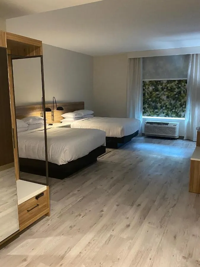 Wyndham Garden Orlando Airport - Free Airport Shuttle Hotel