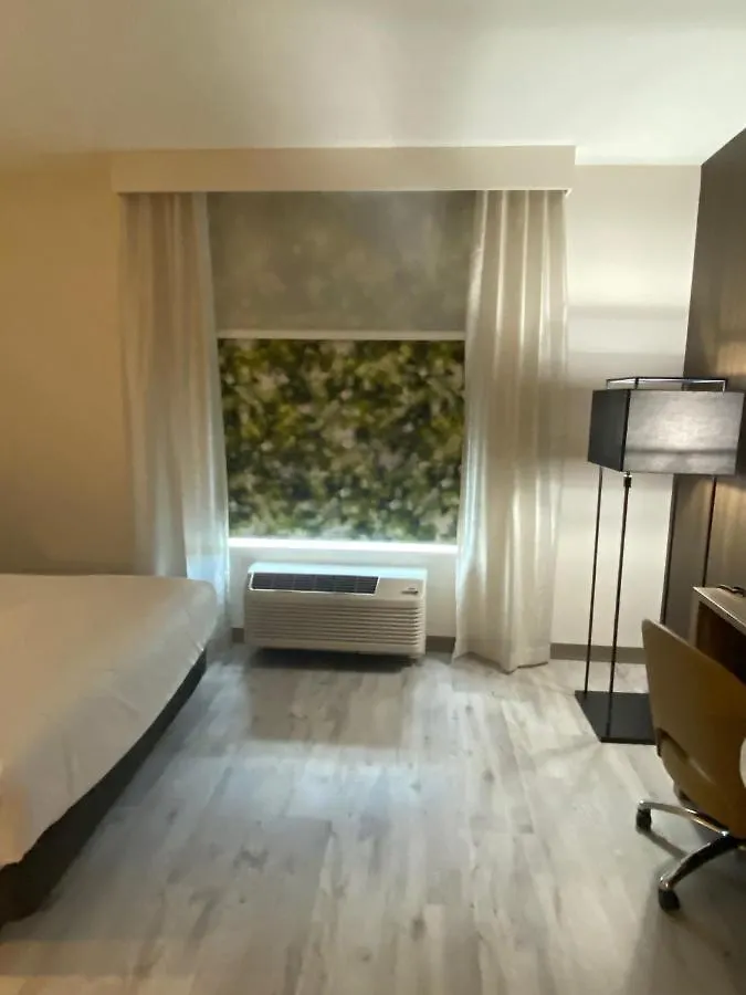 Wyndham Garden Orlando Airport - Free Airport Shuttle Hotel