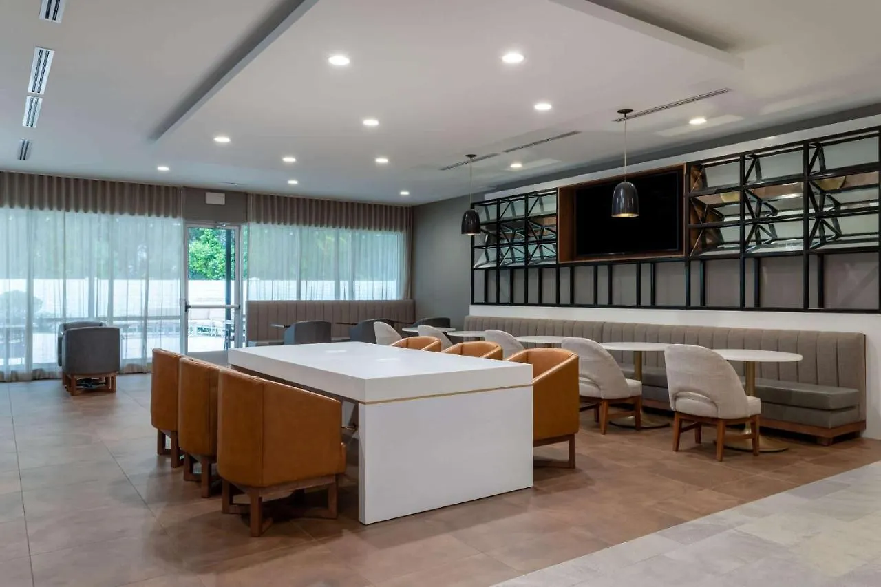 Wyndham Garden Orlando Airport - Free Airport Shuttle Hotel